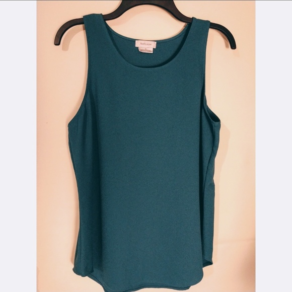 Van Heusen Sleeveless Blouse - Picture 1 of 3